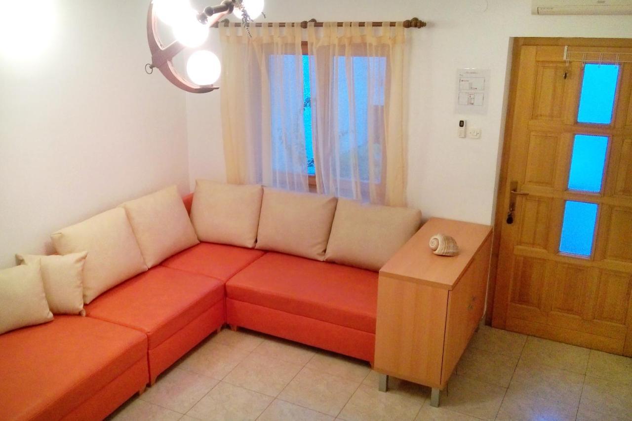 Apartments With A Parking Space Bol, Brac - 4658 Exterior photo